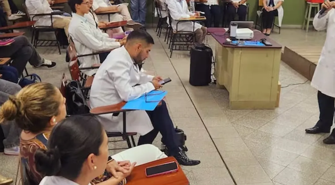 Medicina: alarmante informe de ANEAES sobre universidades acreditadas