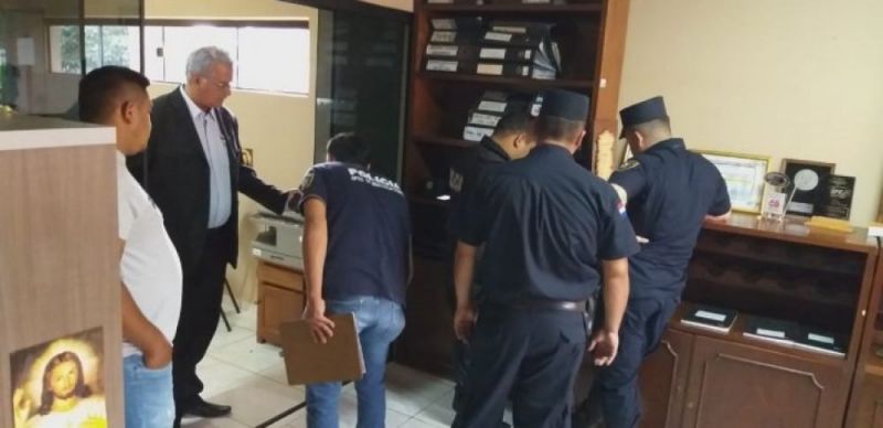 Roban computadoras y un televisor de la Junta Departamental