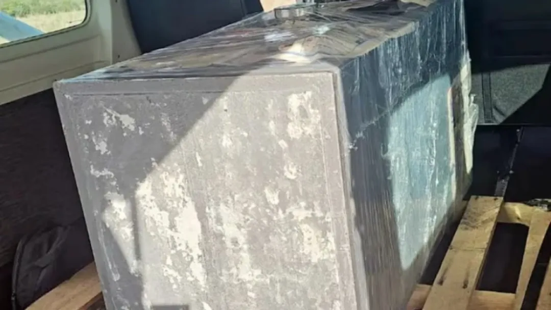 ¿Que había en la caja fuerte que estaba en la avioneta que movilizó a agentes antiexplosivos?