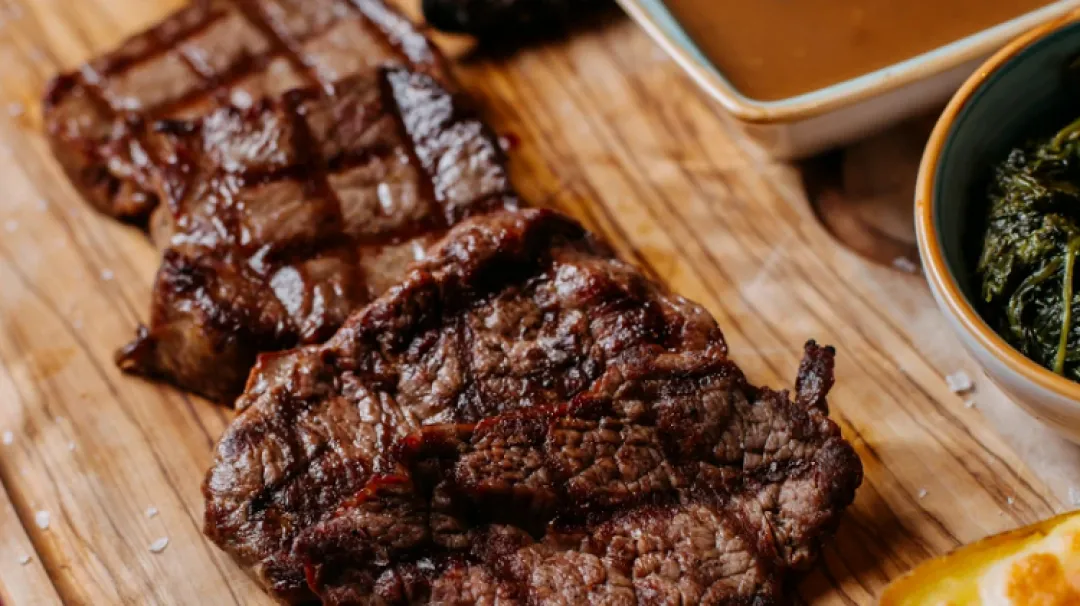 Una dieta rica en carne roja procesada se asocia a mayor riesgo de demencia