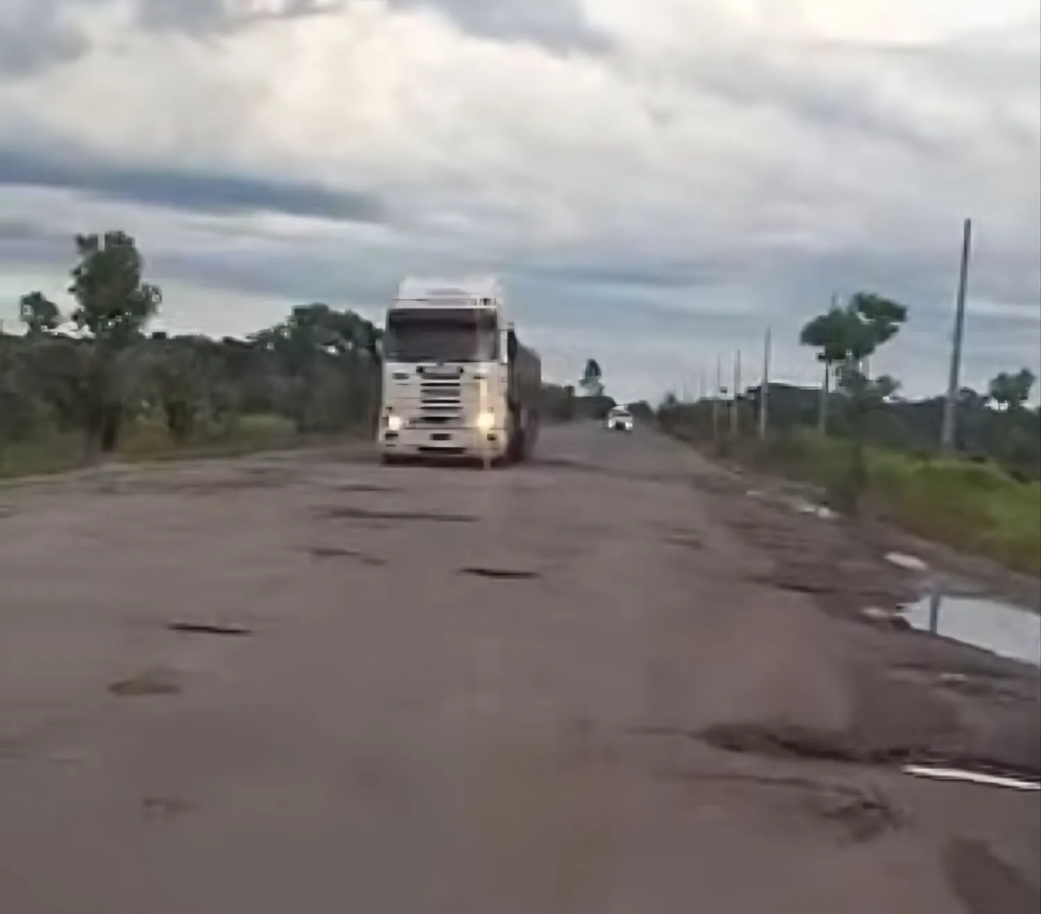 Persisten quejas por el estado calamitoso de la ruta Concepción–San Lázaro