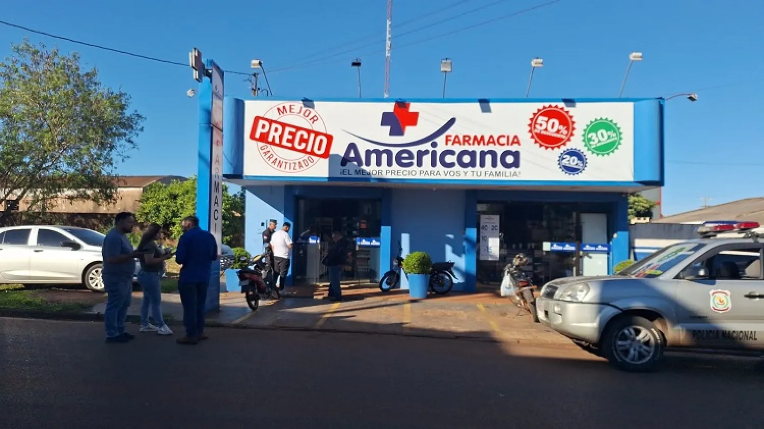 Asaltan Farmacia Americana y se llevan un cofre de la oficina administrativa