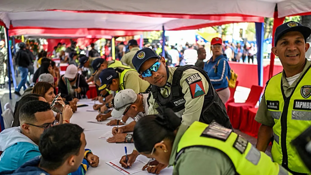 En medio de alta tensión con EEUU, Venezuela inscribe a milicianos
