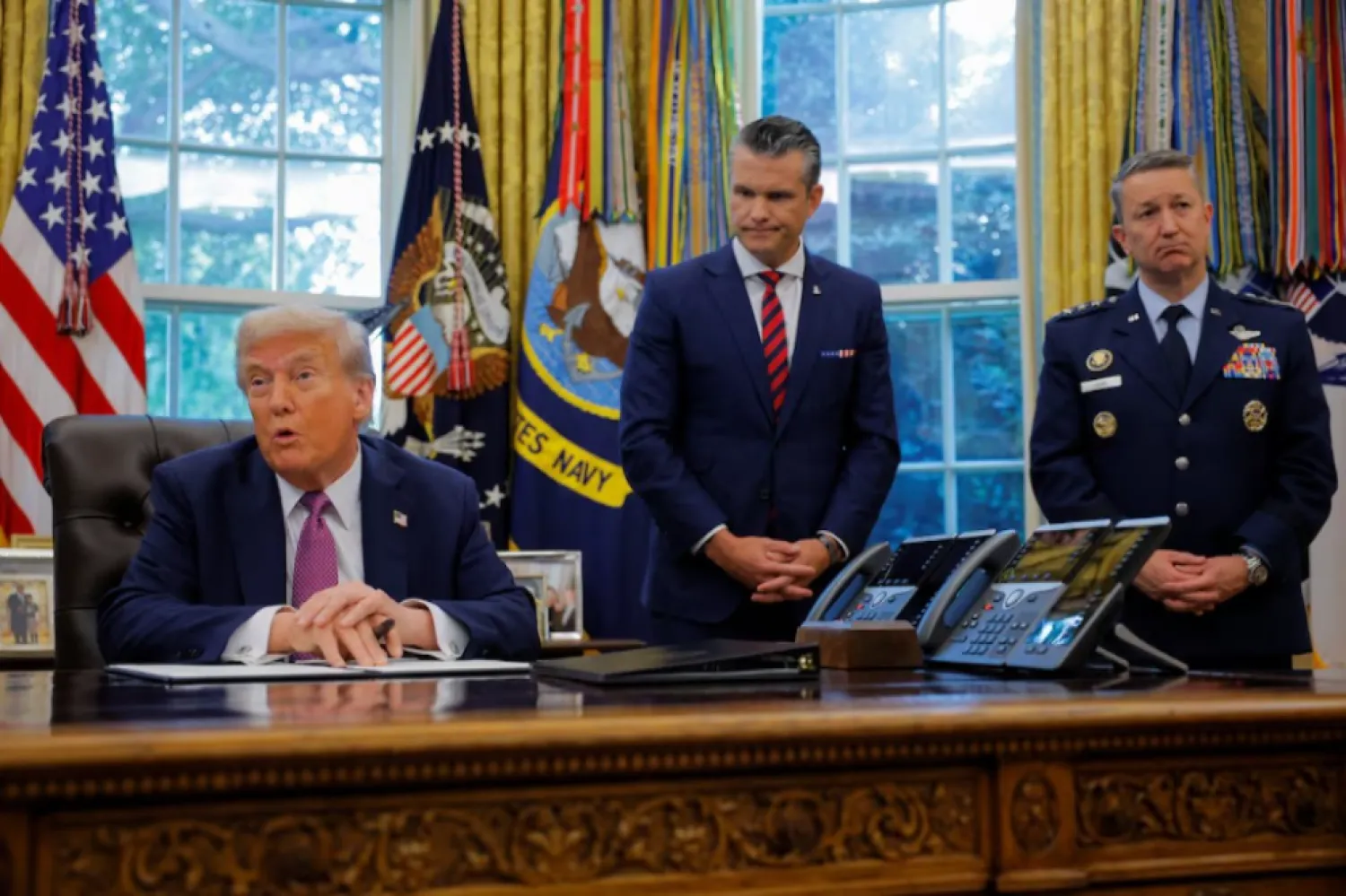 Trump advirtió que aviones venezolanos “serán derribados” si amenazan a fuerzas de Estados Unidos en el Caribe