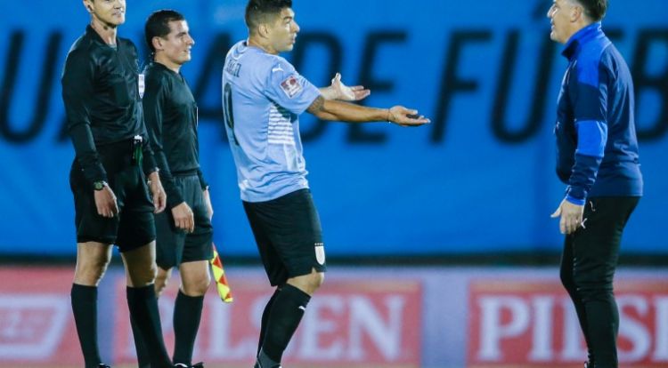 Conmebol aplica suspensin a jueces de VAR por anular mal el gol a Uruguay