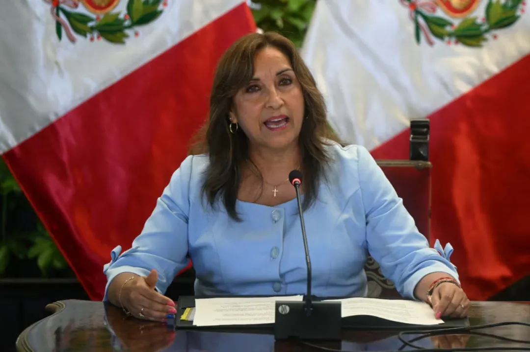 Boluarte convoca a elecciones en Perú para abril de 2026