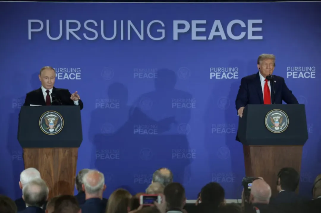 En una conferencia de prensa junto a Putin, Trump dijo que “tuvimos una reunión muy productiva” pero que no llegaron a un acuerdo definitivo