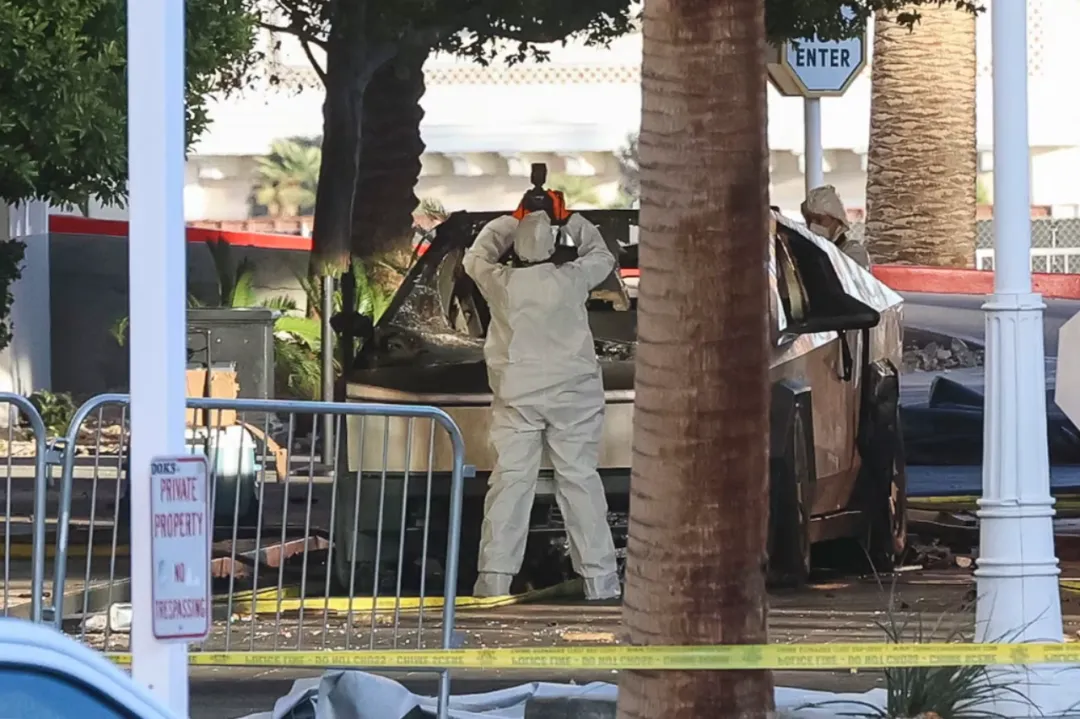Investigan explosión de un vehículo frente a hotel de Trump que dejó un muerto
