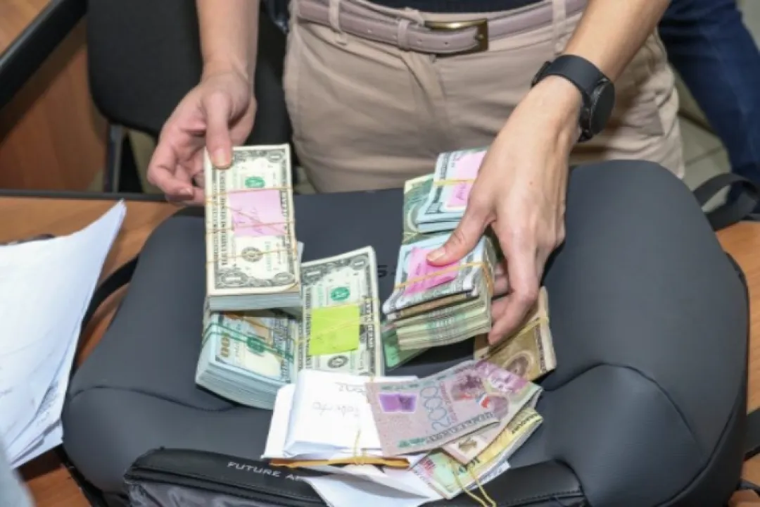 Detenido en Aeropuerto, por supuesto pedido de coima, es un despachante y tenía en su poder más de USD 50.000