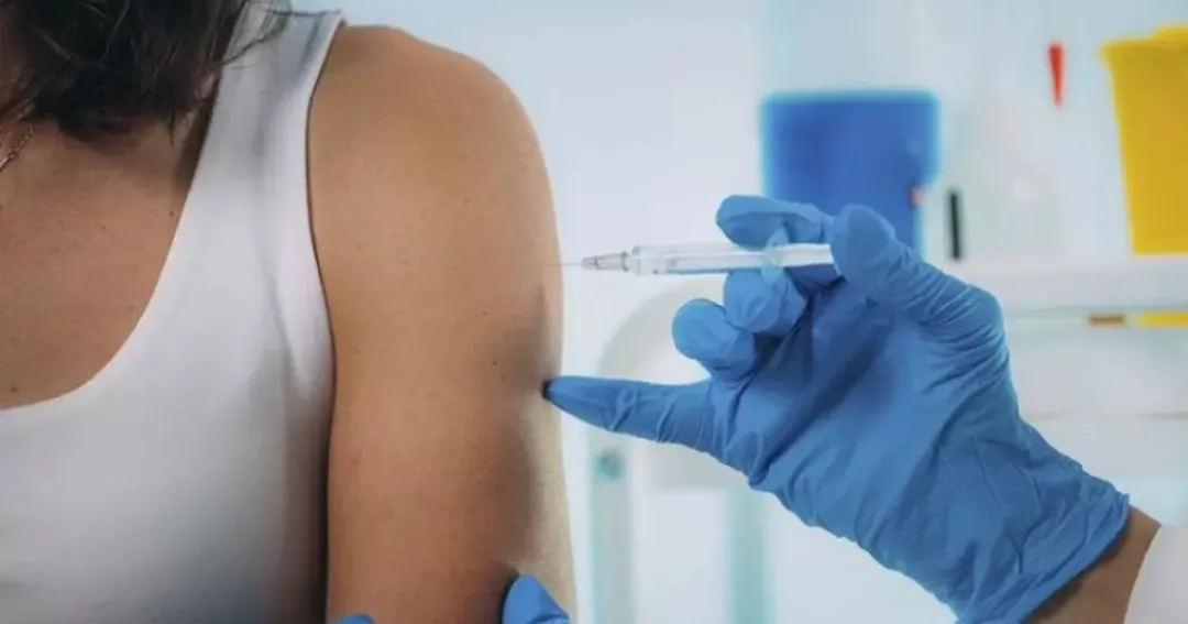 ¿Sirve aún vacunarse contra la influenza y el Covid-19? La importancia de la protección contra ambos tipos de influenza: la vacuna contra