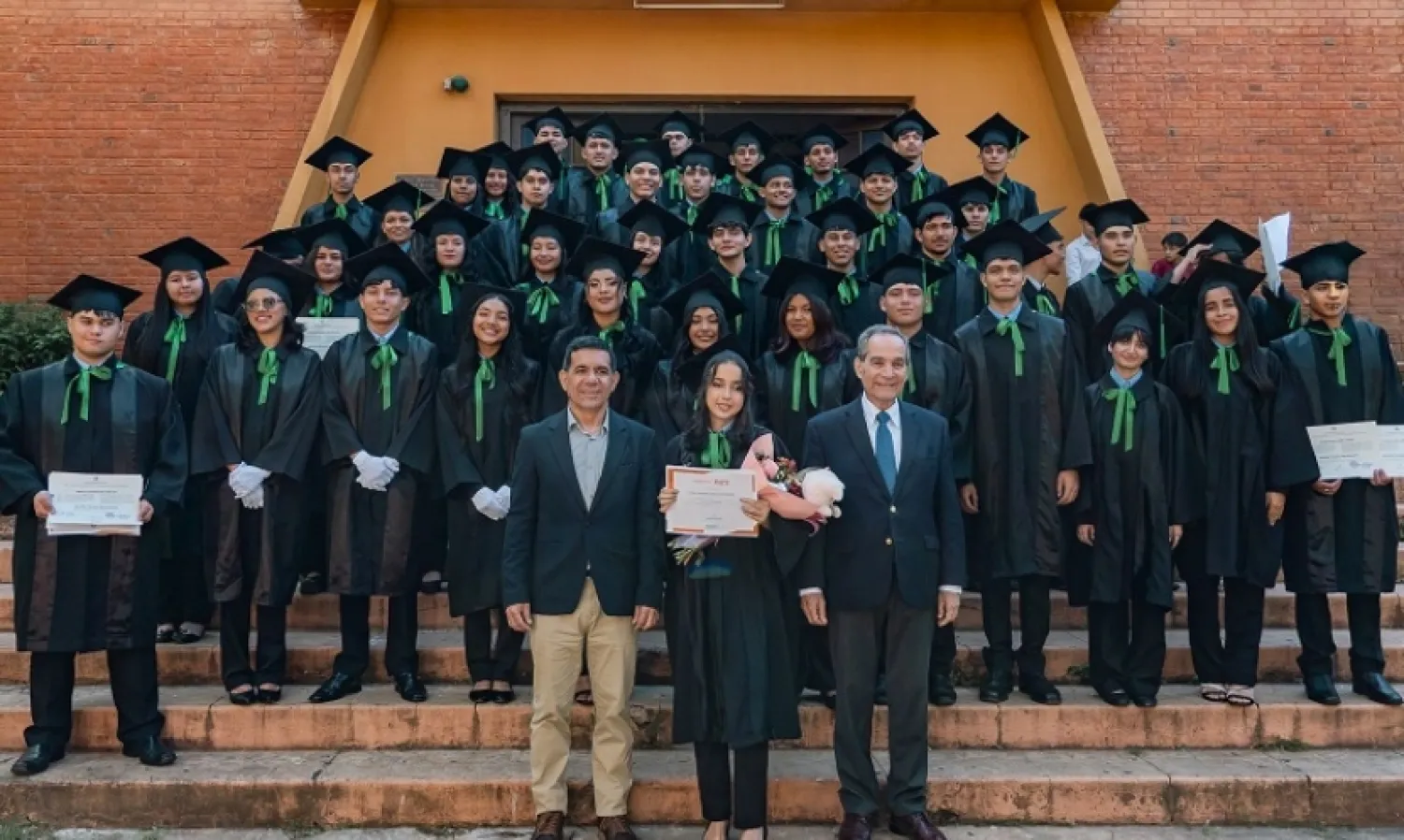 Egresan estudiantes de la Escuela Agrícola Autosostenible Cerrito