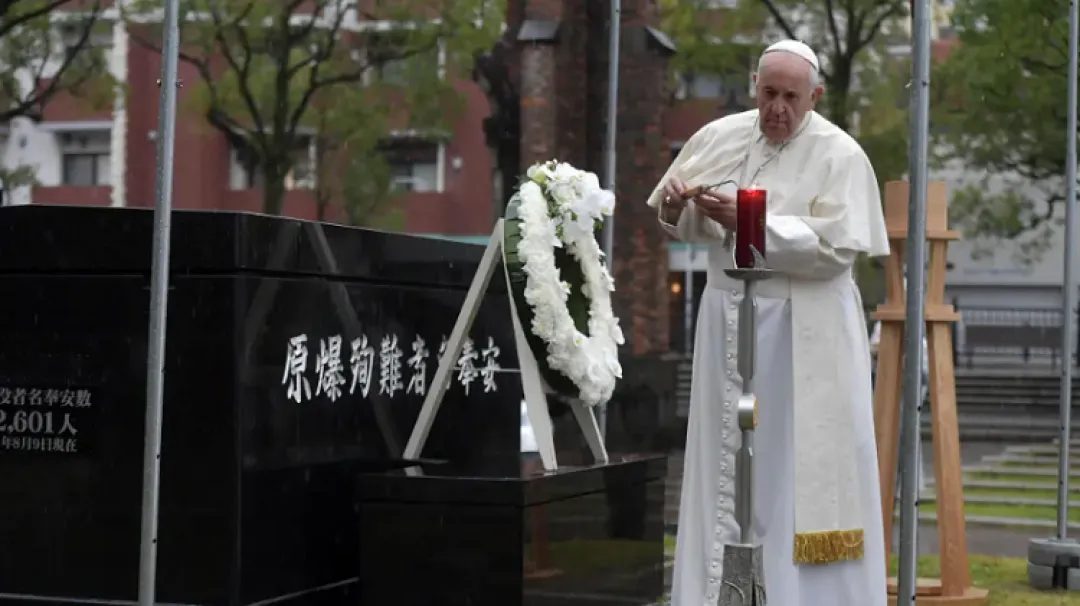 El papa: Somos “cómplices” cuando compramos productos que emplean mano de obra infantil