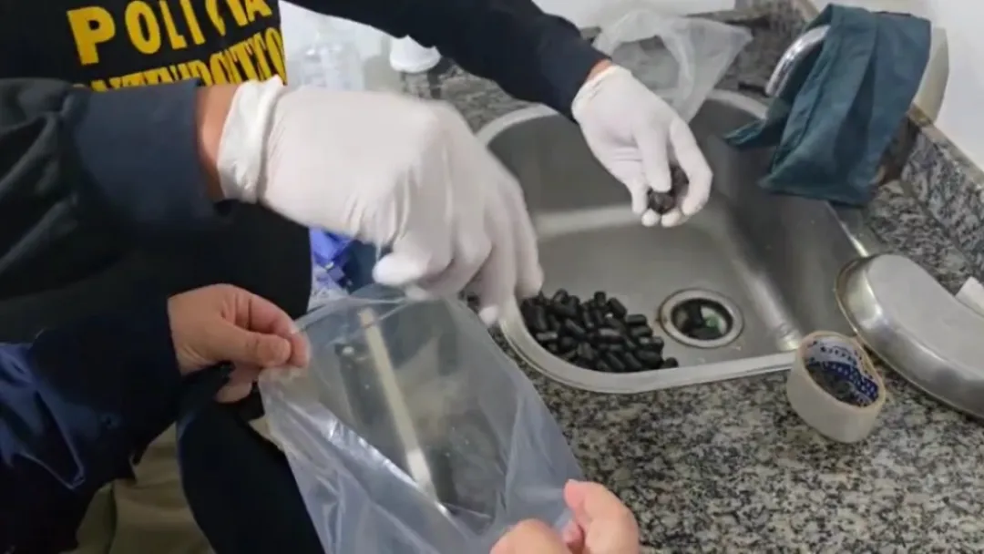 Hombre tragó casi 80 cápsulas equivalentes a 1 kilo de supuesta cocaína