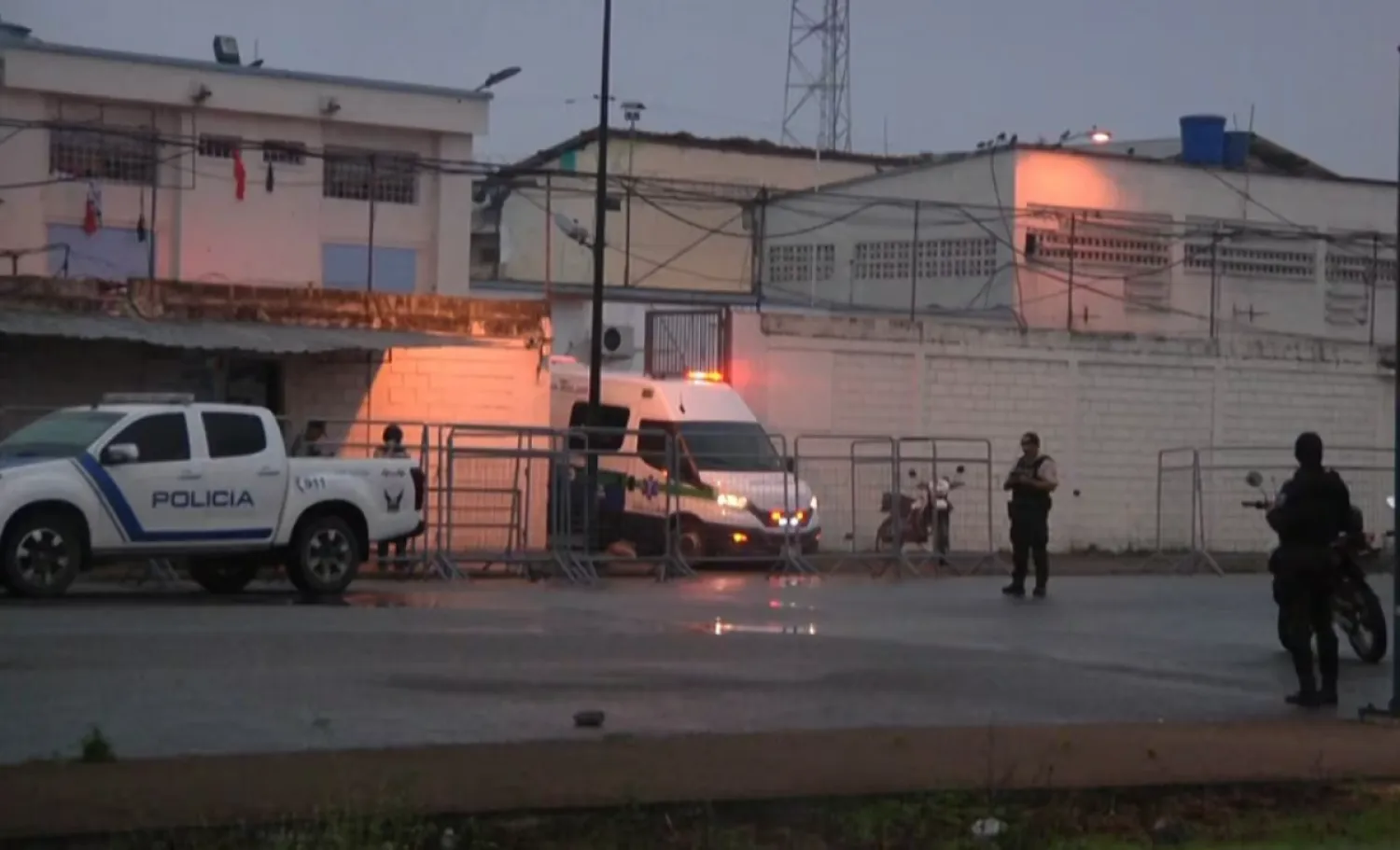Ecuador: sube a 31 la cifra de reclusos muertos en un motín armado