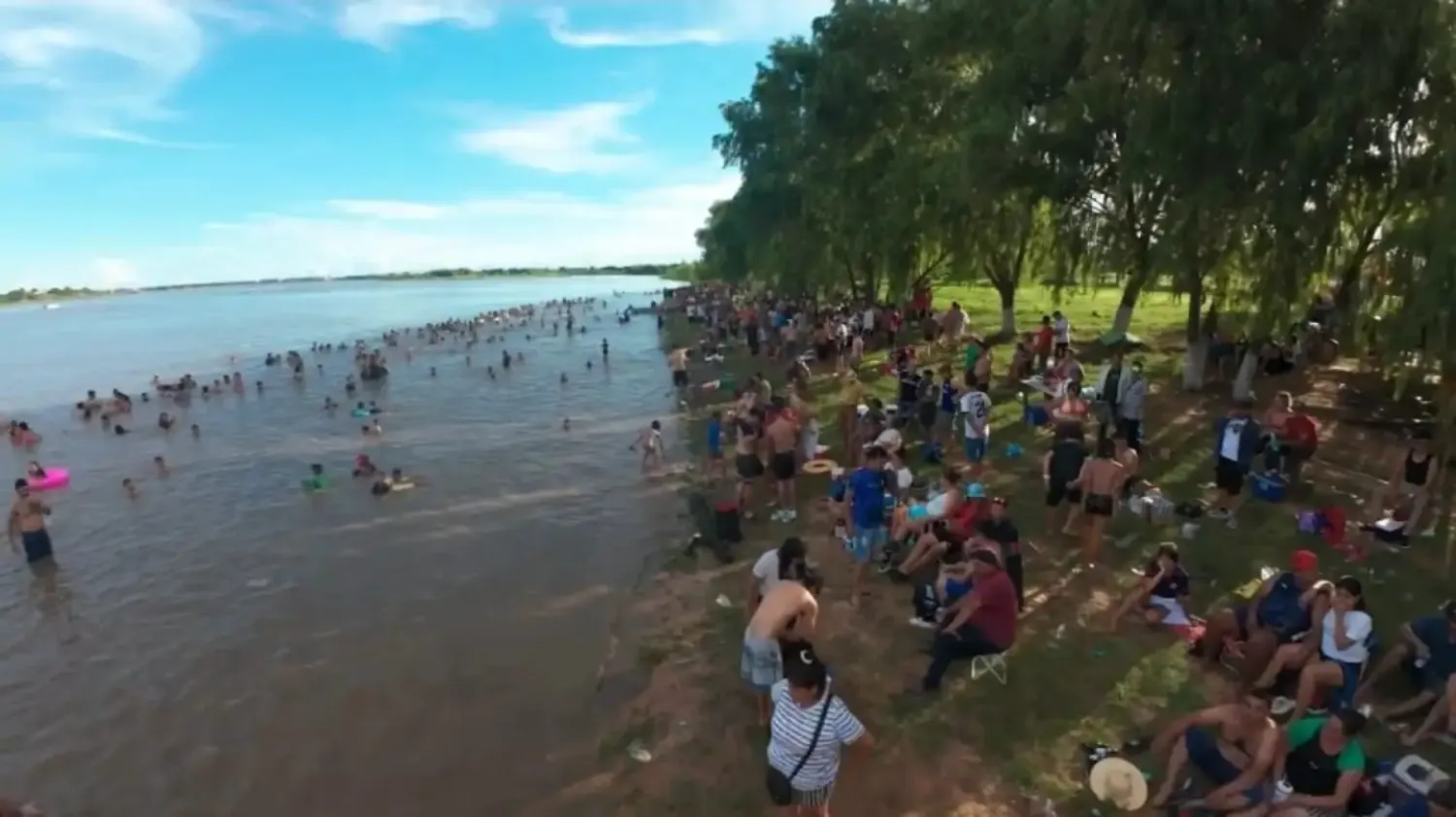 Concepción: El río Paraguay fue refugio del calor para la población en Navidad
