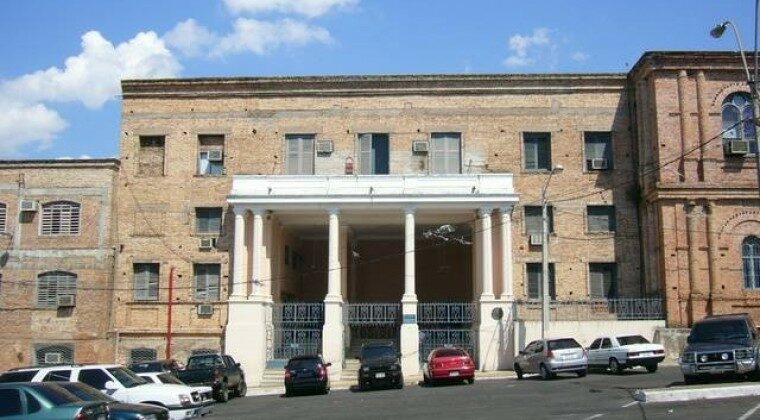 Los 160 abogados egresados con esquema “compra notas” prosperan y la UCA calla, acusan