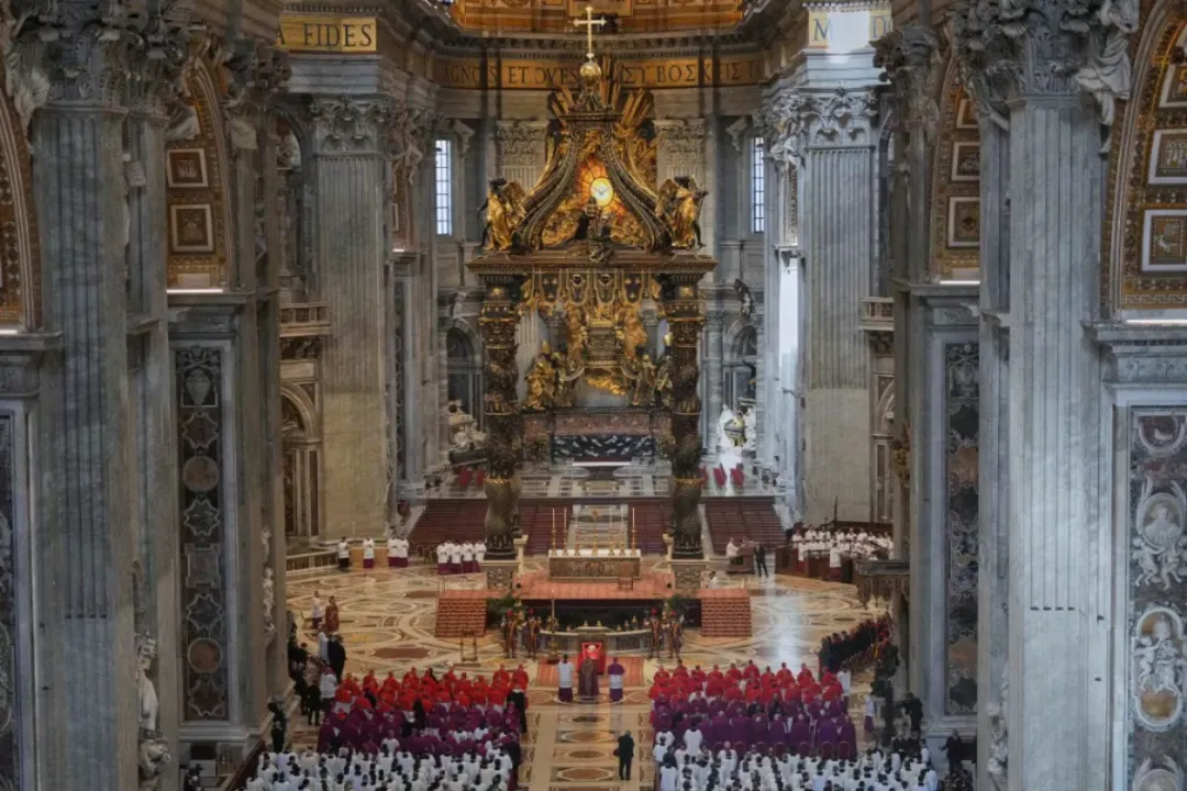 Féretro del papa ya se encuentra en la basílica de San Pedro para el último adiós