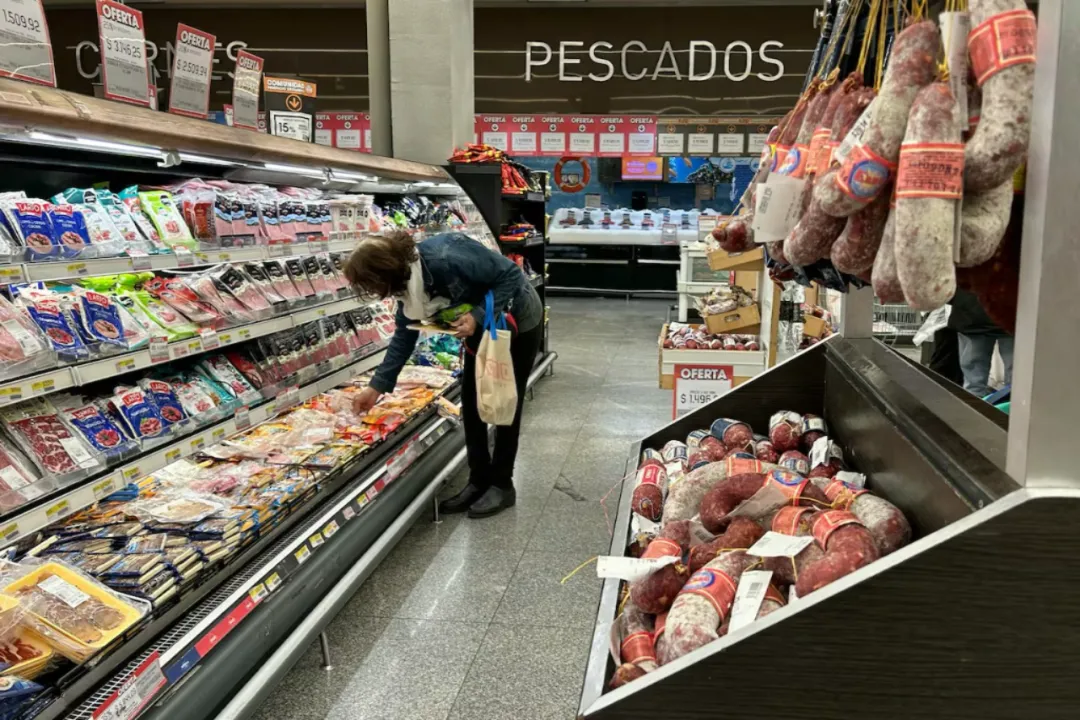 Con Milei, una Argentina viaja y consume y otra no llega a fin de mes