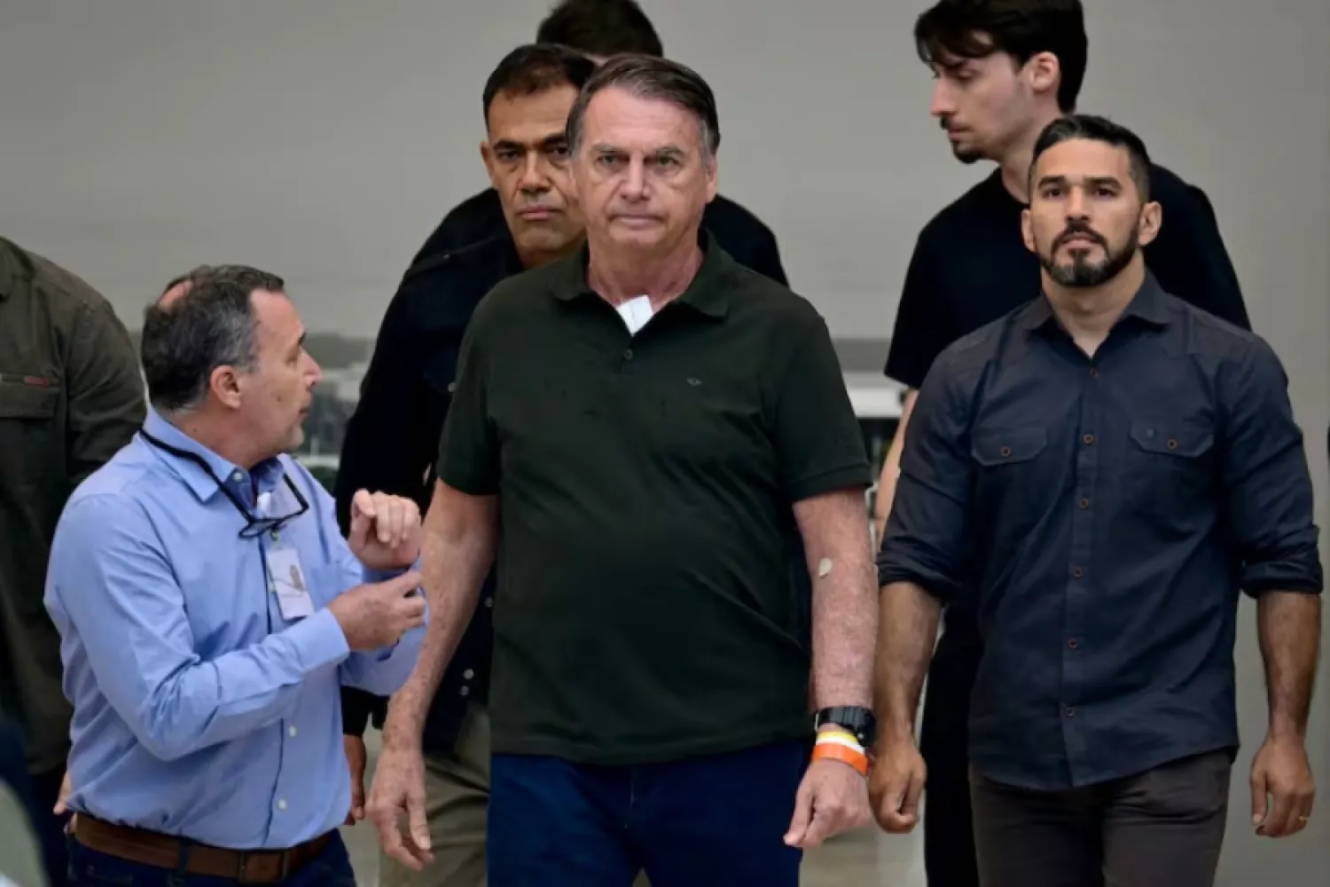 Bolsonaro, ingresado al hospital tras “sentirse mal” en su prisión domiciliaria