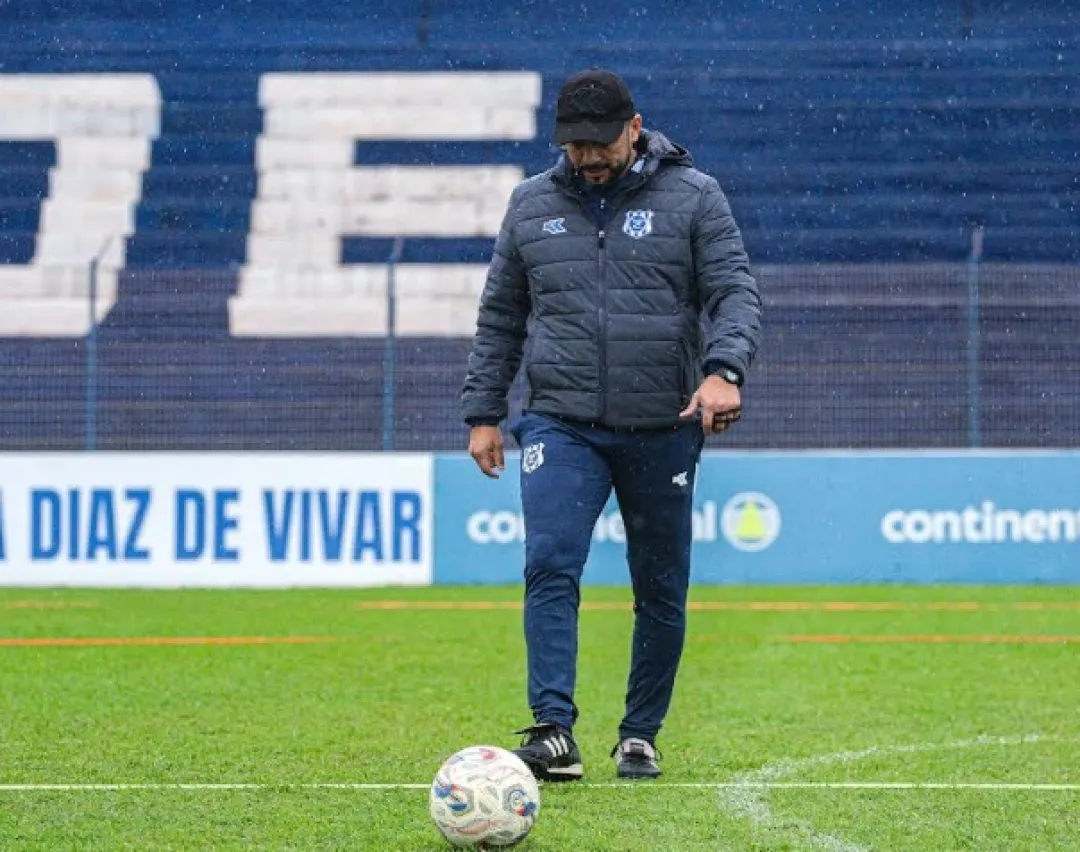 Felipe Giménez fue presentado   al plantel del 2 de Mayo y ya debuta este martes por la Copa Paraguay