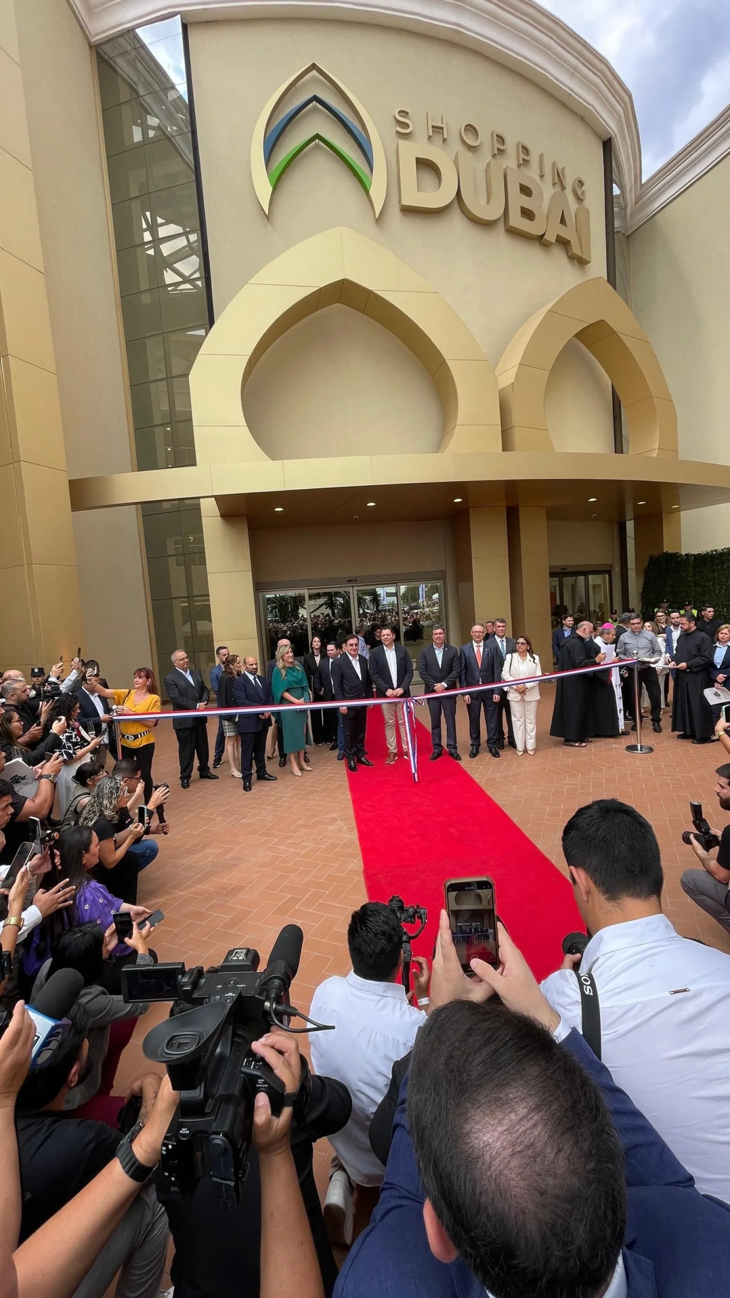 Intendente Municipal prestigia inauguración del Shopping Dubai