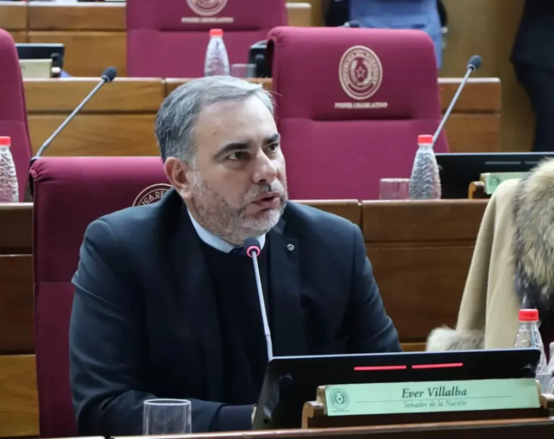Senador responde a Rocío Abed: "El Paraguay real no toma café caro, hace polladas para sobrevivir"