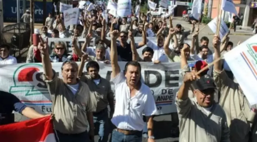 Postergan debate sobre fusión de ministerios por pedido de sindicatos