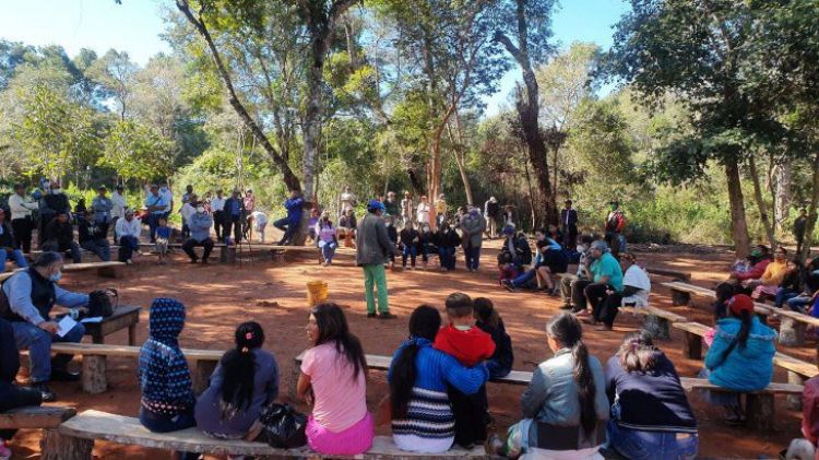 Indgenas  Pai Tavyter rezaron por libertad de scar Denis