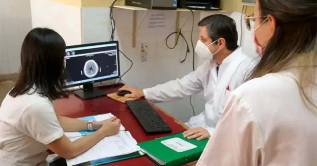 Neurocirujano advierte sobre aumento de casos de ACV en invierno