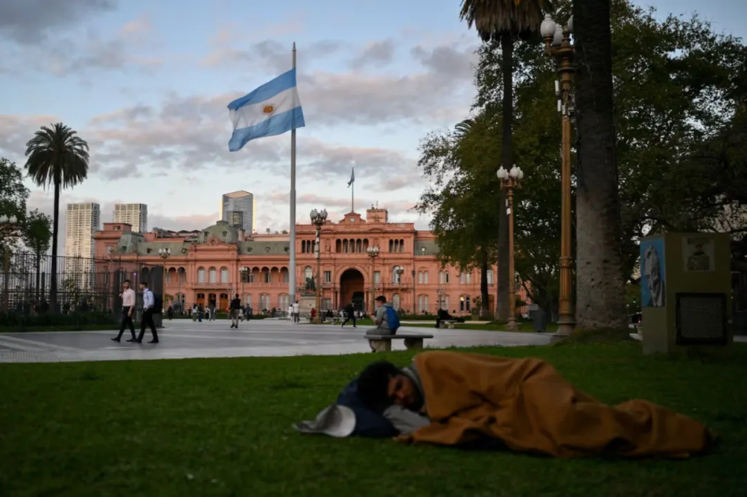 Argentina despedirá a empleados estatales que fracasen en “examen de idoneidad”