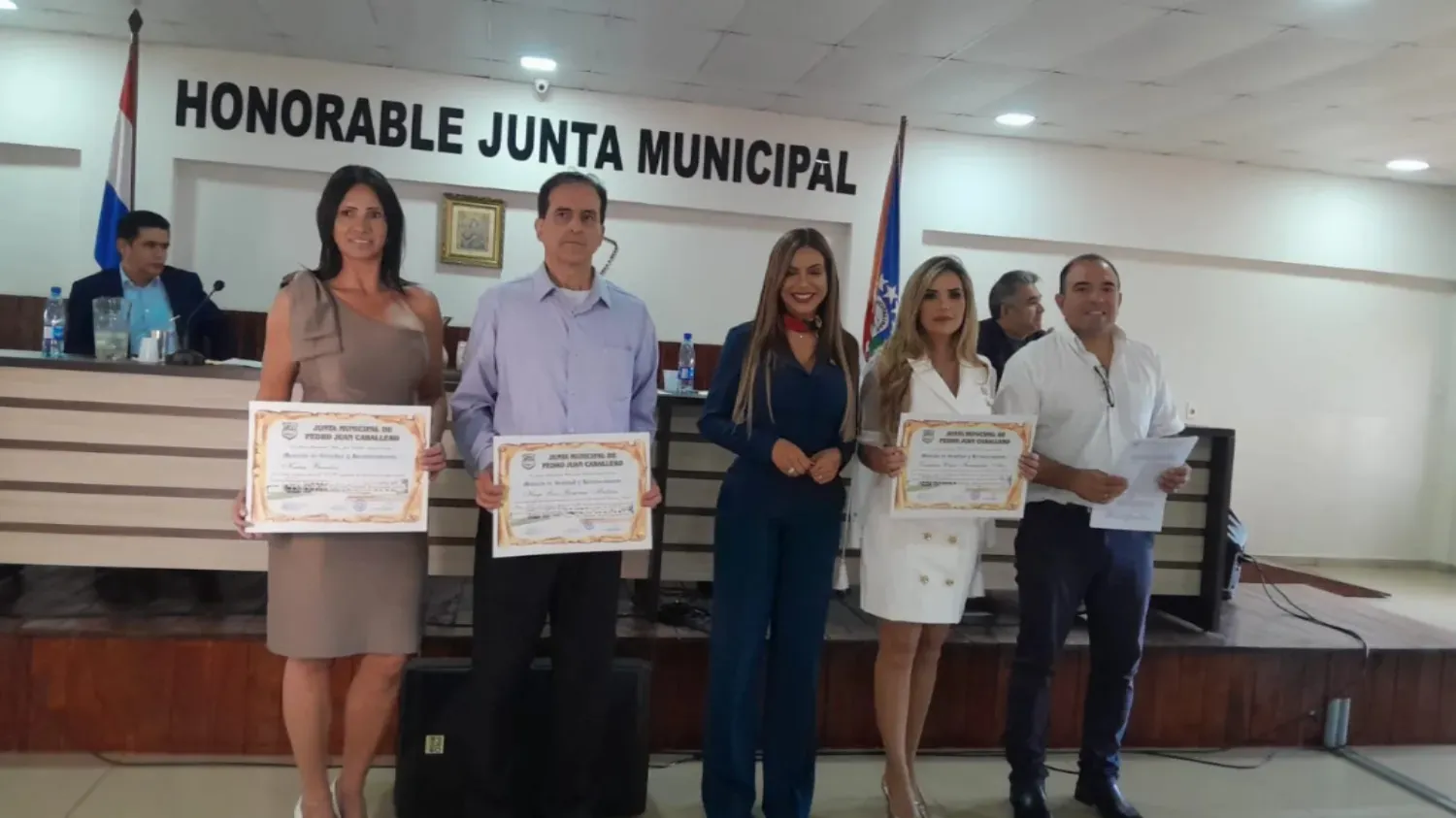 La Junta Municipal rinde homenaje a referentes culturales, sociales y educativos de Pedro Juan Caballero