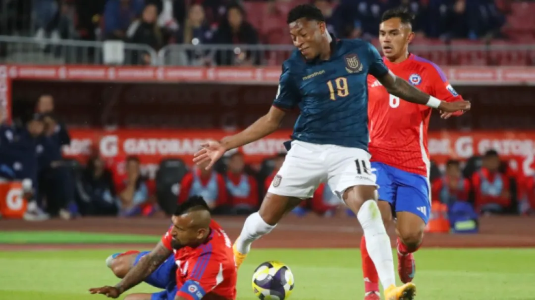 Ecuador saca un punto ante Chile que lo acerca al Mundial