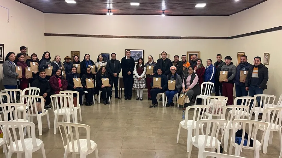 Comuna local celebra el Día del Libro Paraguayo con entrega de obras de autores locales