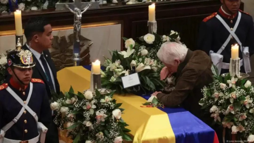 Miles despiden en Bogotá al senador Miguel Uribe Turbay