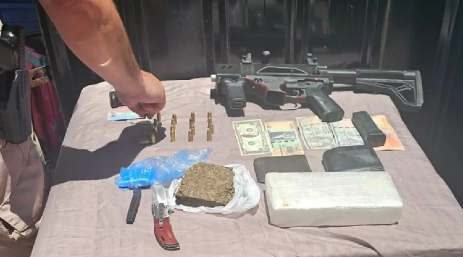 Hallan fusil en local de comidas que vendía drogas “en códigos” a sus clientes