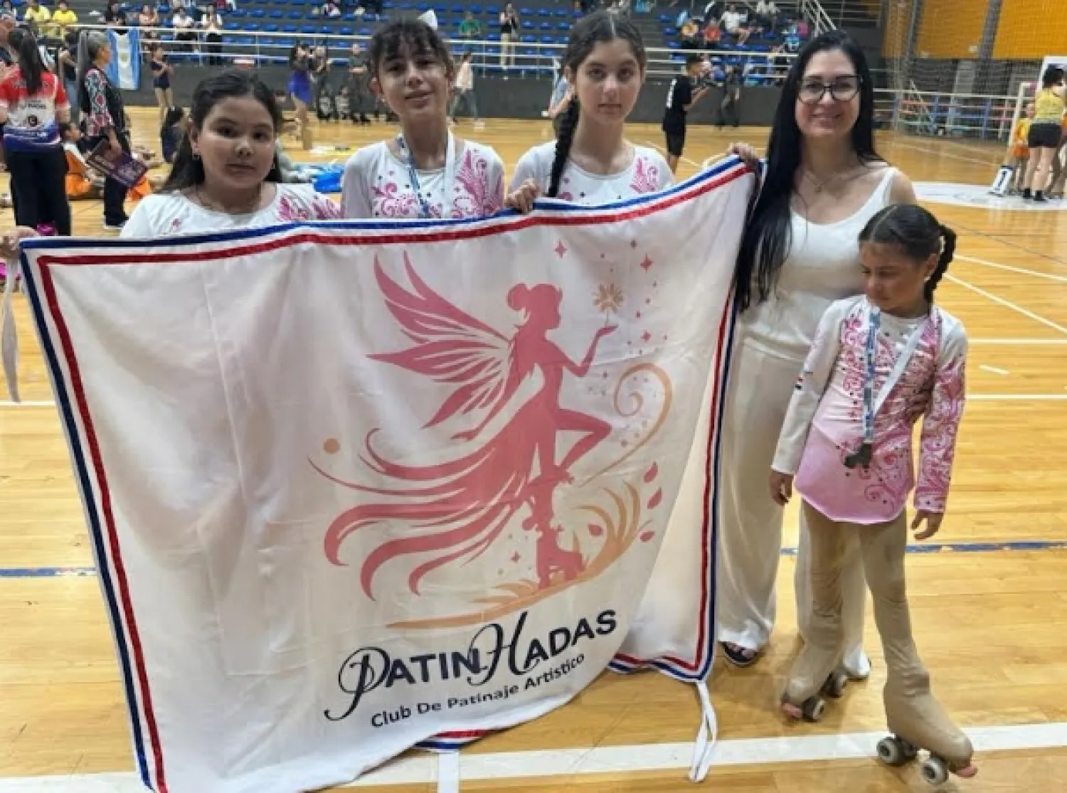 Escuela de Patinajes "PATINHADAS" represento a nuestra país en la Copa de Naciones