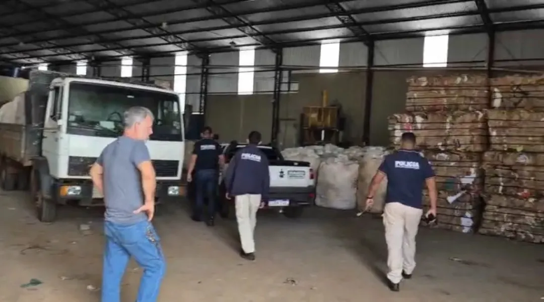 Allanan depósitos y encuentran camión brasileño