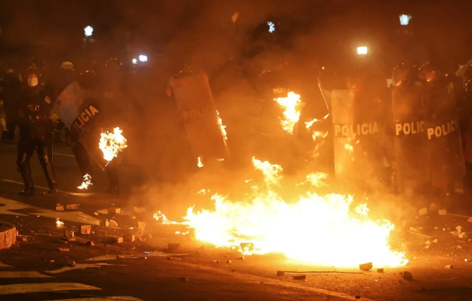 Gobierno de Perú declarará emergencia en Lima tras masivas protestas