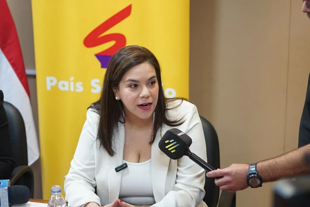 «Sin miedo, con coraje, sin patrones»: Johanna Ortega anuncia querella por difamación contra el Senador Javier Zacarías Irún