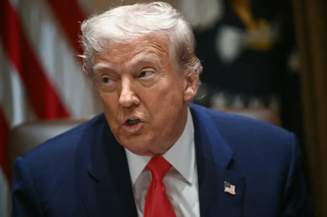 Trump ordena aumentar la presión del agua en las duchas