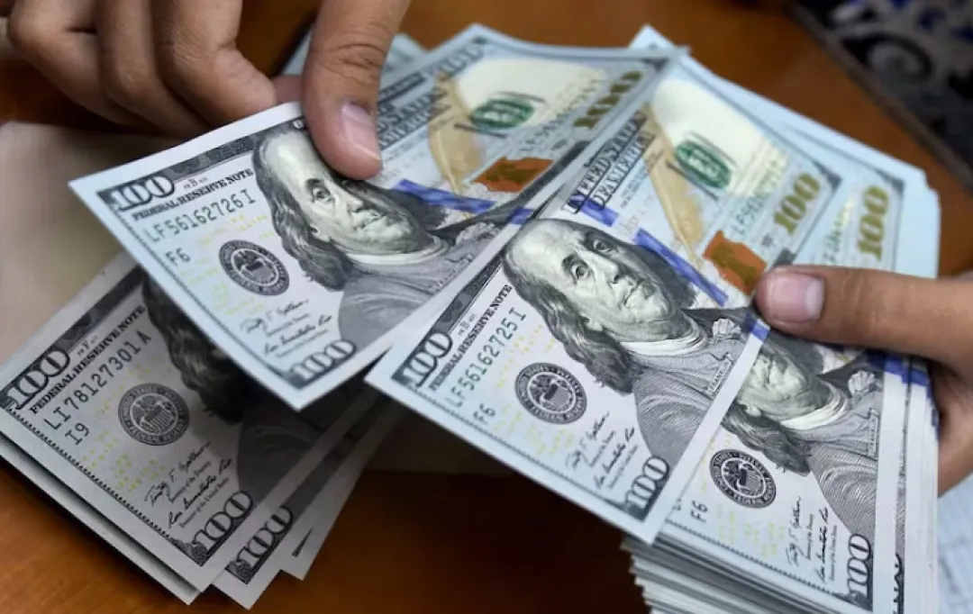 Cotización del dólar retrocede 10 puntos y arranca la semana en G. 7.420