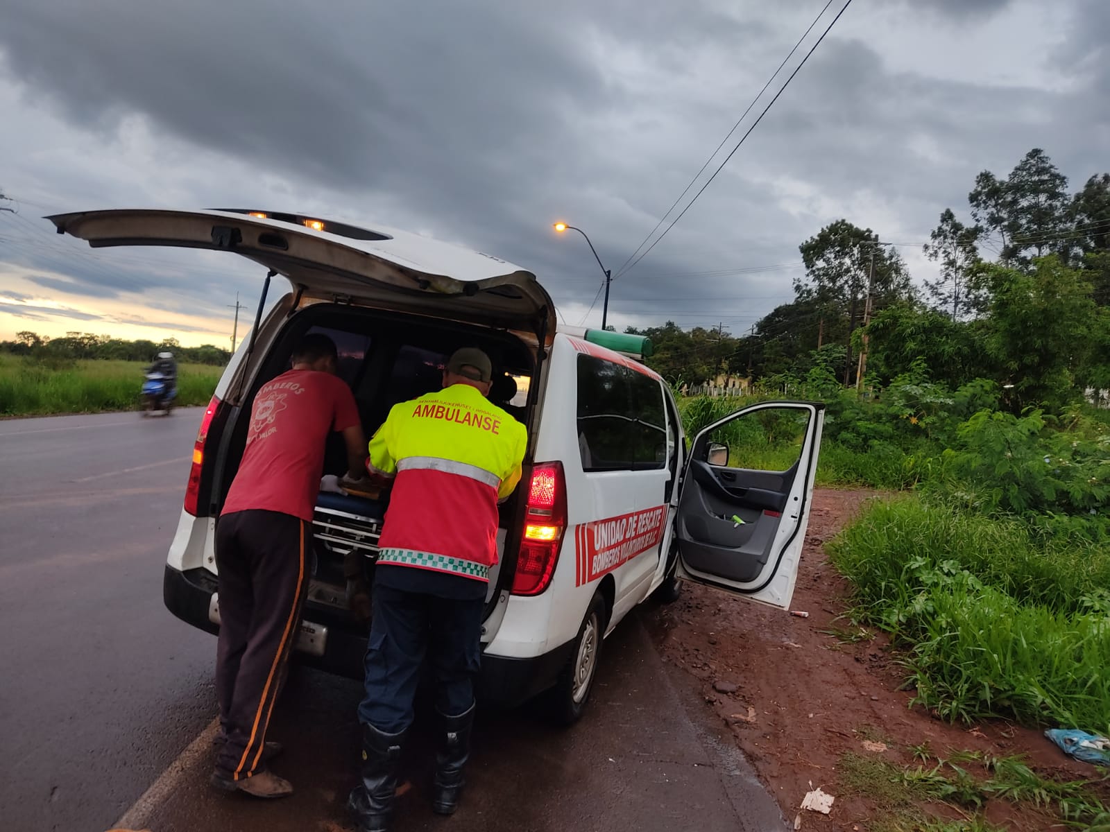 Caída sobre la ruta PY 05: Con probable fractura de clavícula motociclista fue derivado al hospital del IPS