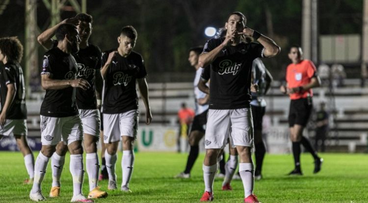 El Repollero gole a domicilio en Villarrica