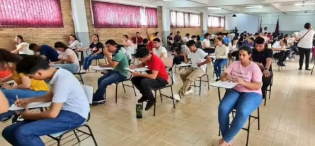 MEC abre investigación y suspende pruebas de docentes por supuestos «copiatines» vía teléfono celular