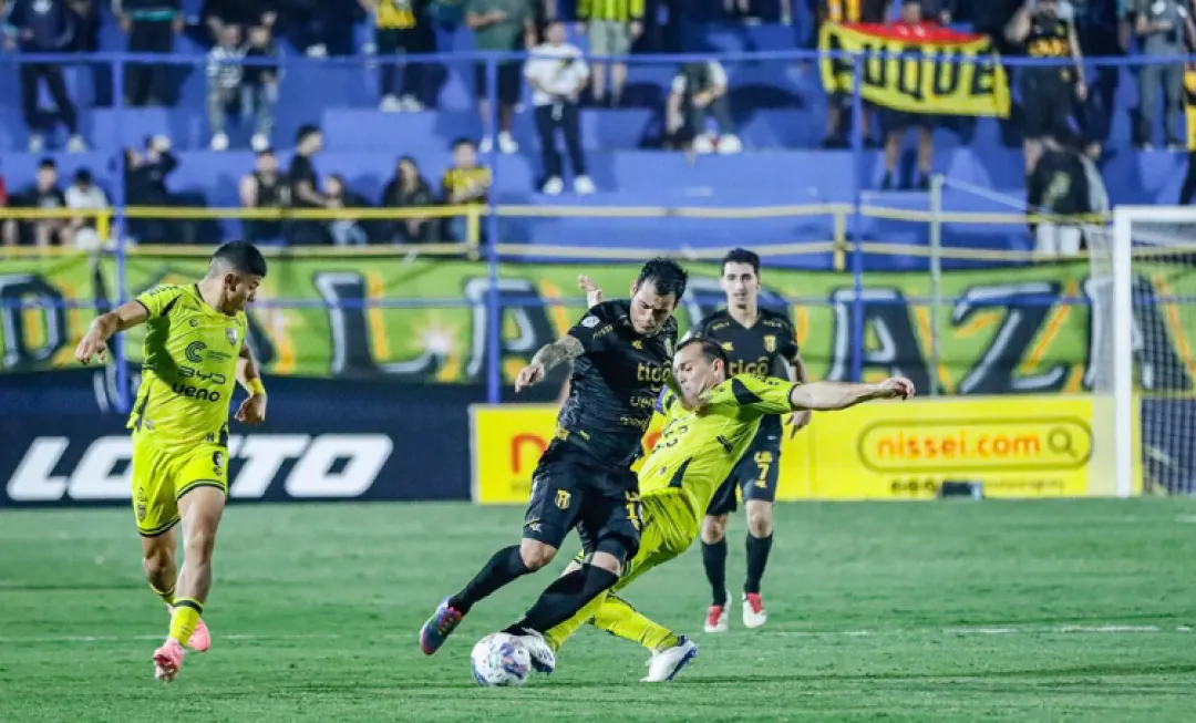 Recoleta FC vs. Guaraní, en el Ricardo Gregor, desde las 18:30
