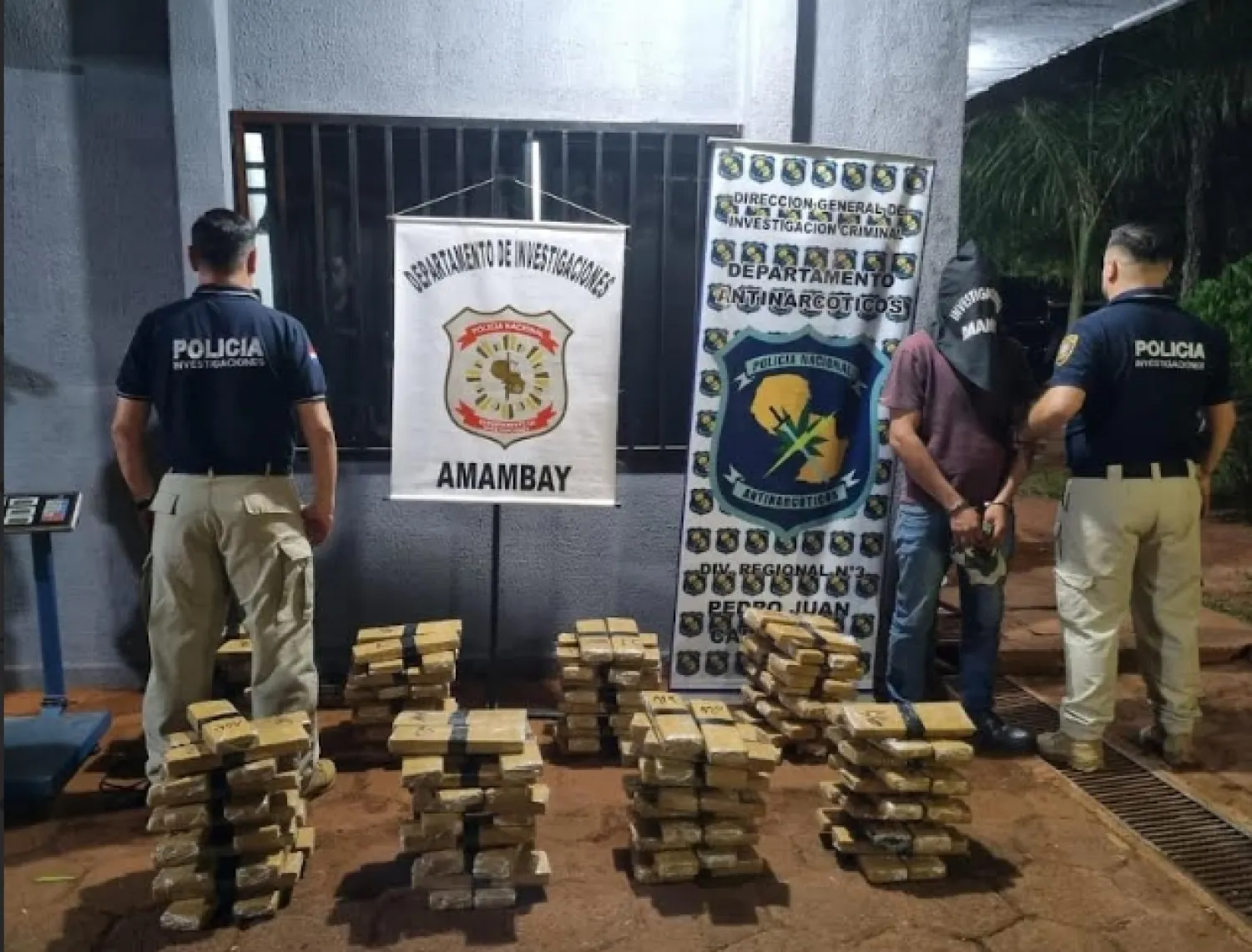Agentes de Investigaciones detienen a un hombre que transportaba una carga de marihuana en nuestra ciudad