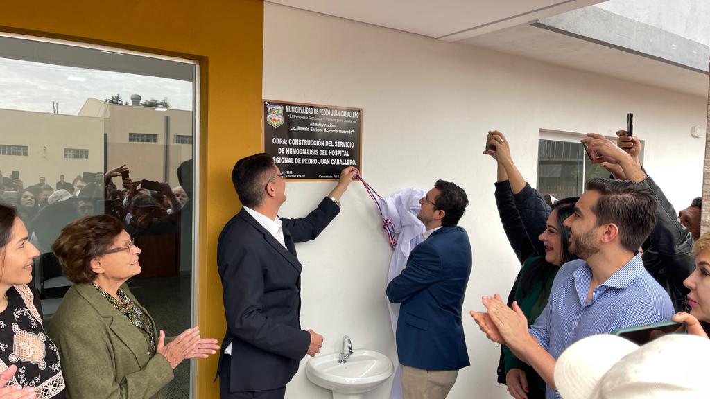 Intendente Ronald Acevedo inauguró nuevas construcciones y ampliaciones en el hospital regional