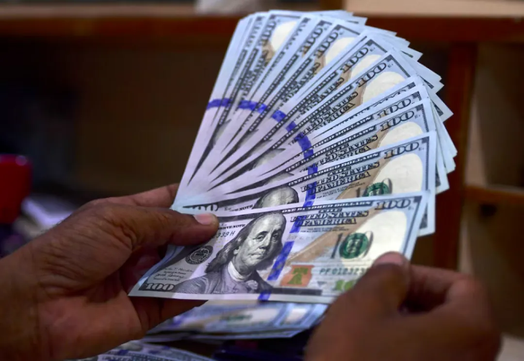 Dólar sigue a la baja: cotización va en “marcha atrás” y se ubica por debajo de G. 7.300