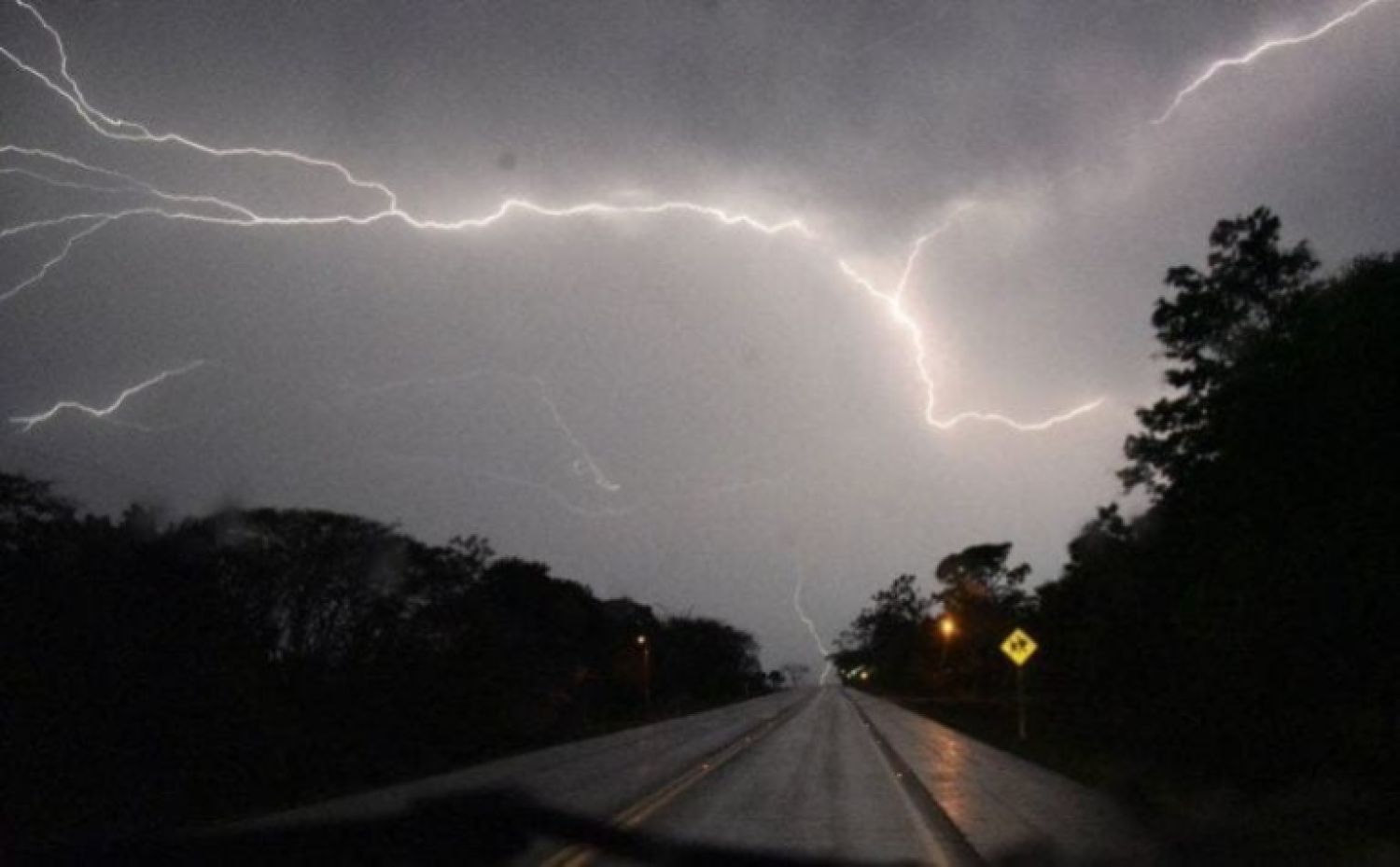 Frente de tormentas ingresa al país y anuncian descenso térmico de hasta 15 grados