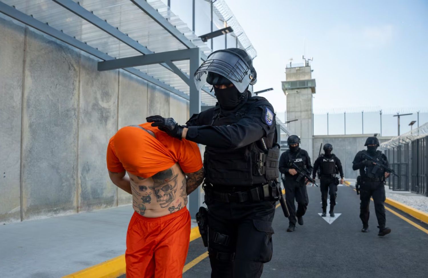 Toque de queda en Ecuador suma 897 arrestos en una semana
